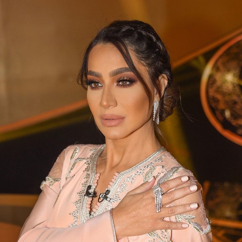 أجمل تسريحات شعر ومكياج بسمة وهبة في برنامج العرافة 2