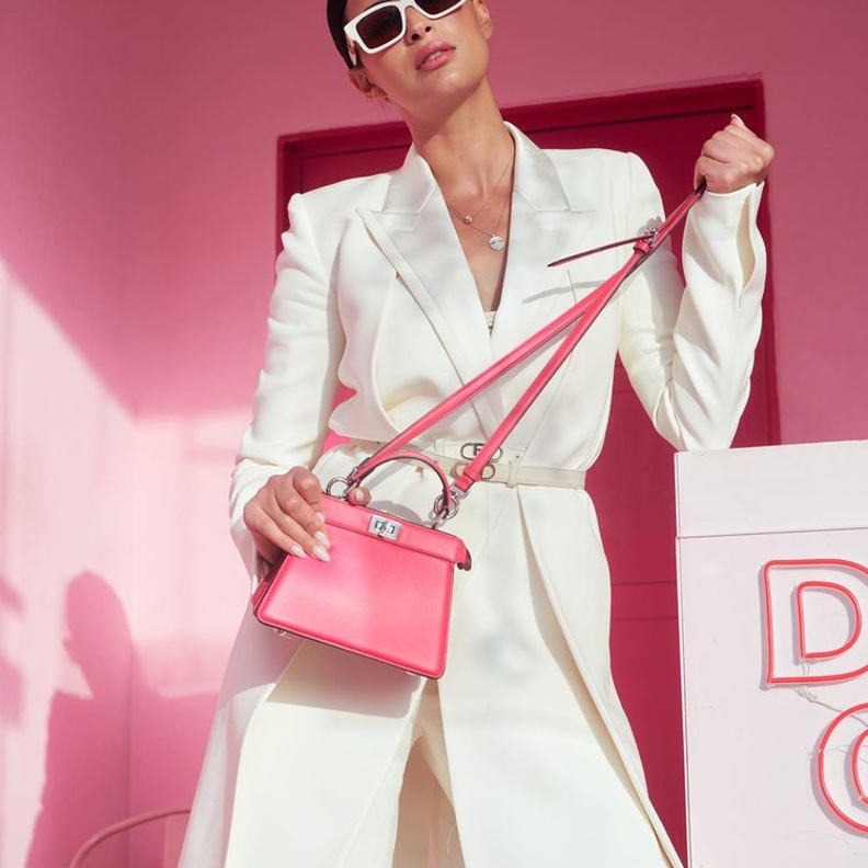 إطلالة ريم السعيدي بلوك كامل باللّون الأبيض من Fendi