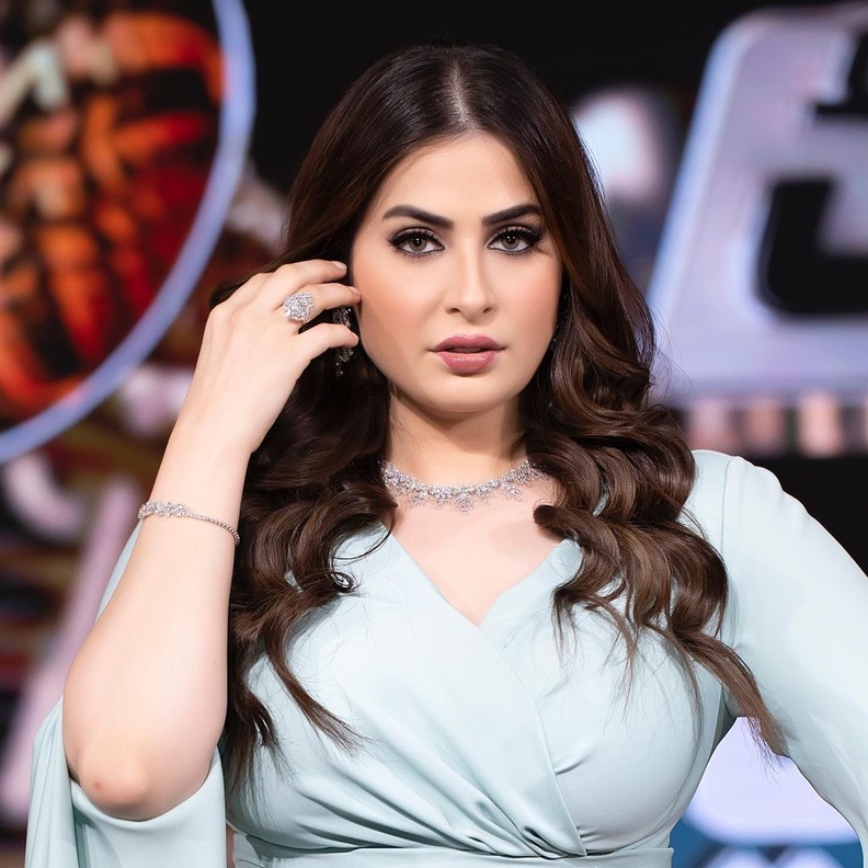 أفضل إطلالات رؤى الصبان الجمالية في برنامجها الرمضاني بيني وبينك