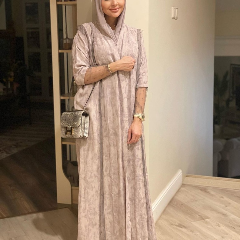 إطلالات رمضانية محتشمة للصبايا مستوحاة من السعودية أماني الحنطي