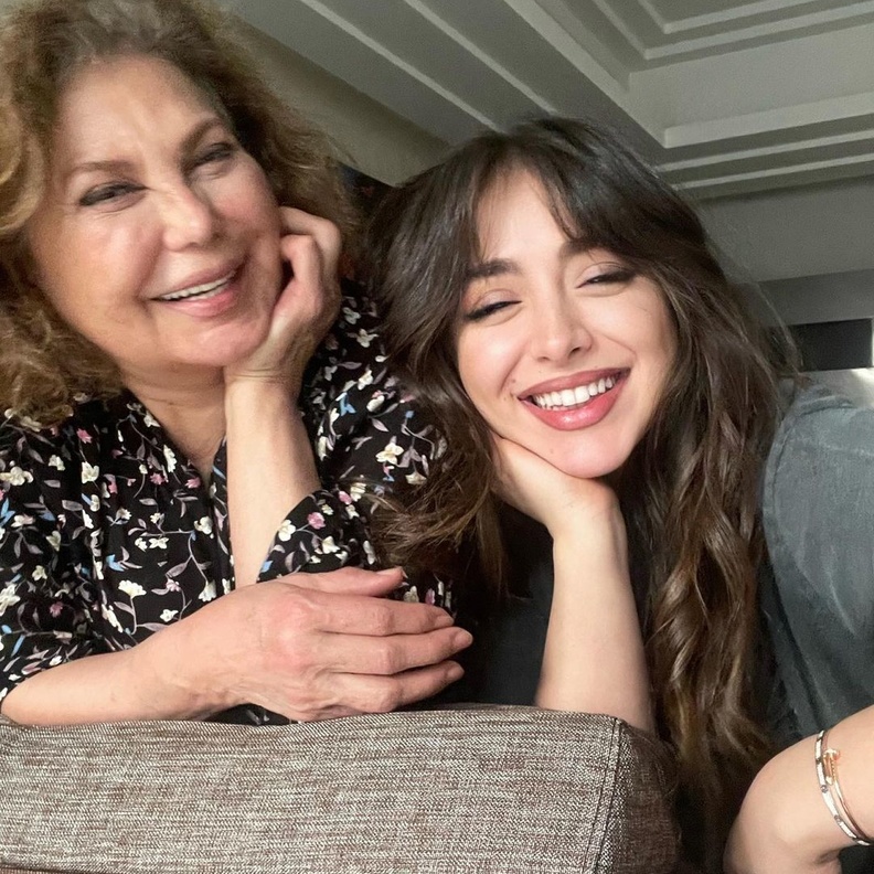 صور ترصد العلاقة المميزة لـ هيا مرعشلي مع جدتها ناهد حلبي.. تعوضها عن غياب الأم