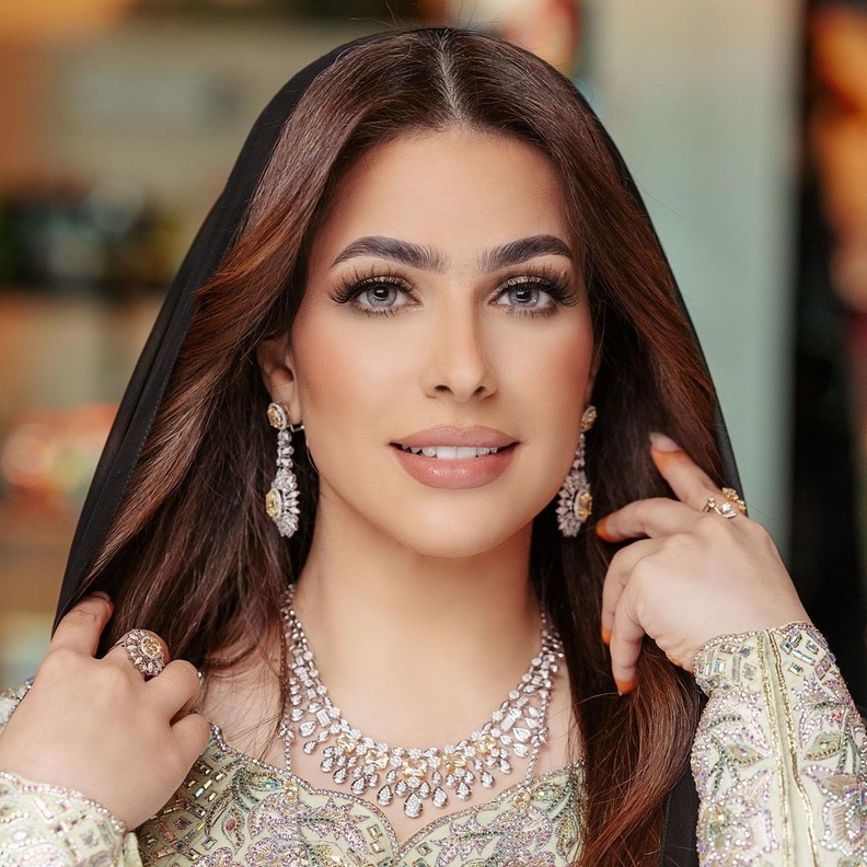 أبرز إطلالات حصة الفلاسي الجمالية في برنامجها "الشارة"