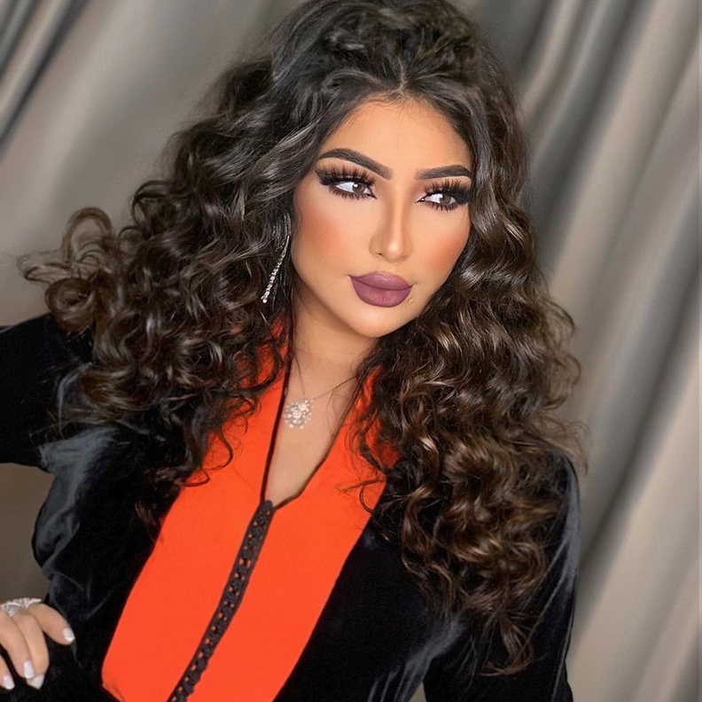 إطلالات جمالية لافتة لسهرات رمضان من وحي دنيا بطمة