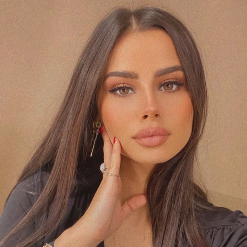 منة عرفة في أحدث إطلالاتها الجمالية هل بدت شبيهة لـ هنادي مهنا؟