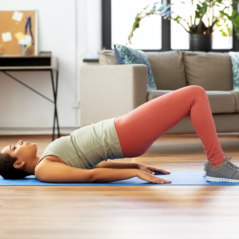 4 تمارين رياضية منزلية للسيدات تغنيهم عن السكوات