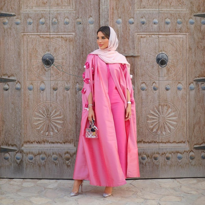 عبايات خليجية باللون الزهري من وحي فاطمة حسام لإطلالة مميزة في رمضان
