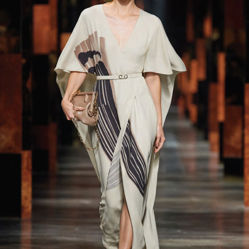 صيحات ربيعية لتتألقي بها في عيد الفطر بالألوان الترابية و الدرجات الكريمية من "فندي" Fendi 