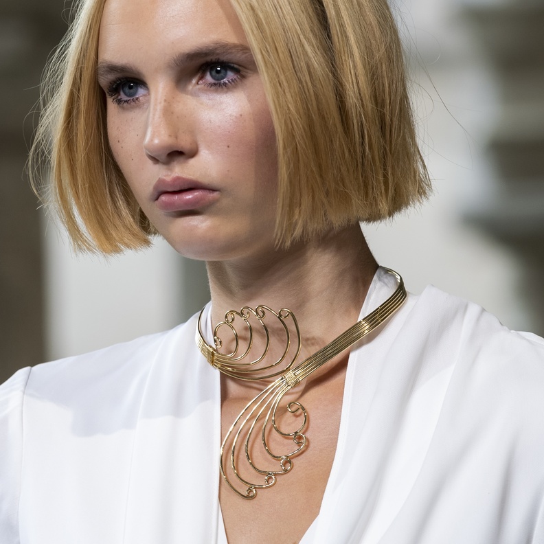 تصاميم العقود البراقة من أحدث صيحات أكسسوارات صيف 2022