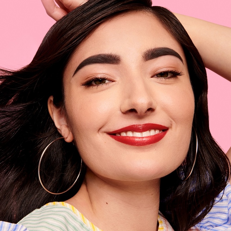 نصائح لتطبيق الماكياج على نحو يبرز عينيك مع Benefit Cosmetics