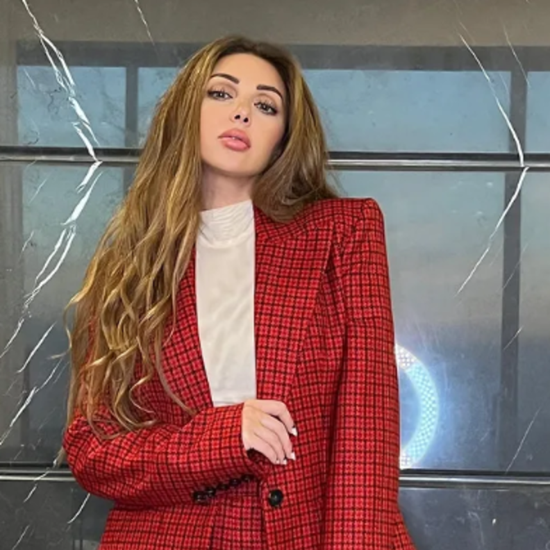 الإطلالة ميريام فارس من توقيع "أليكسندر فوتير"