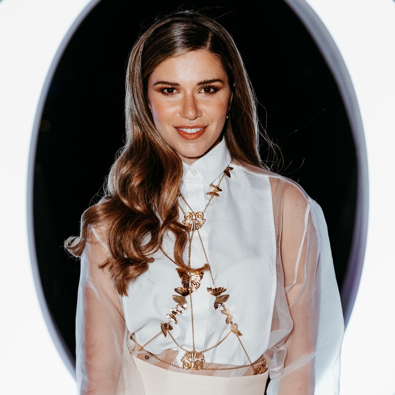 هكذا تحصلين على مكياج Lara Iskandar من Dior