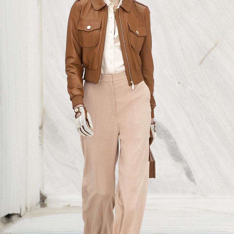 صيحات بناطيل واسعة وملونة لإطلالة ملفتة في رمضان 2022