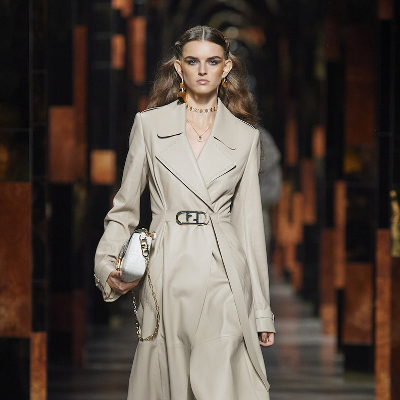 أجمل موديلات الترانشكوت موضة ربيع 2022