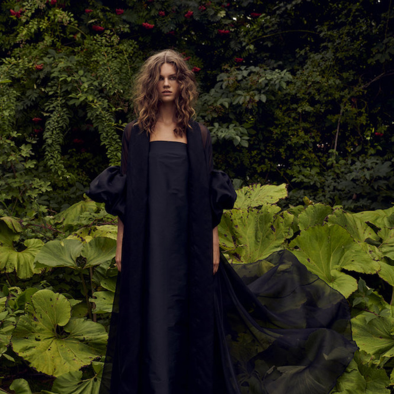  اطلالة أنيقة بالأسود من Frou Frou