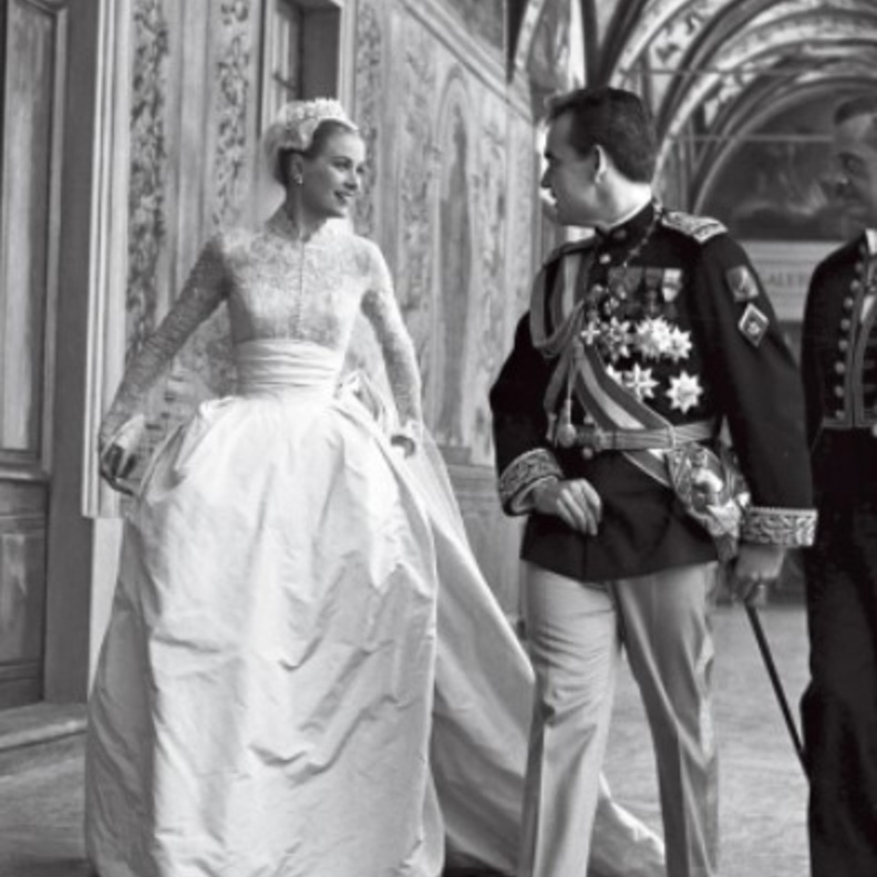 نجمات عالميات ارتدين نفس فستان زفاف الاميرة غريس كيلي