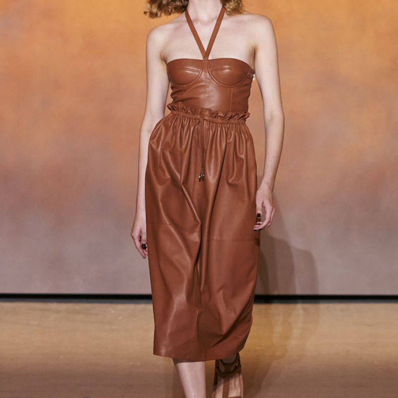  فستان من الجلد العسلي من Hermes