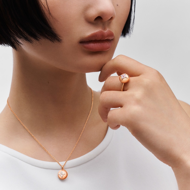 تصاميم خواتم ناعمة من الذهب لدعوات الإفطار في رمضان 