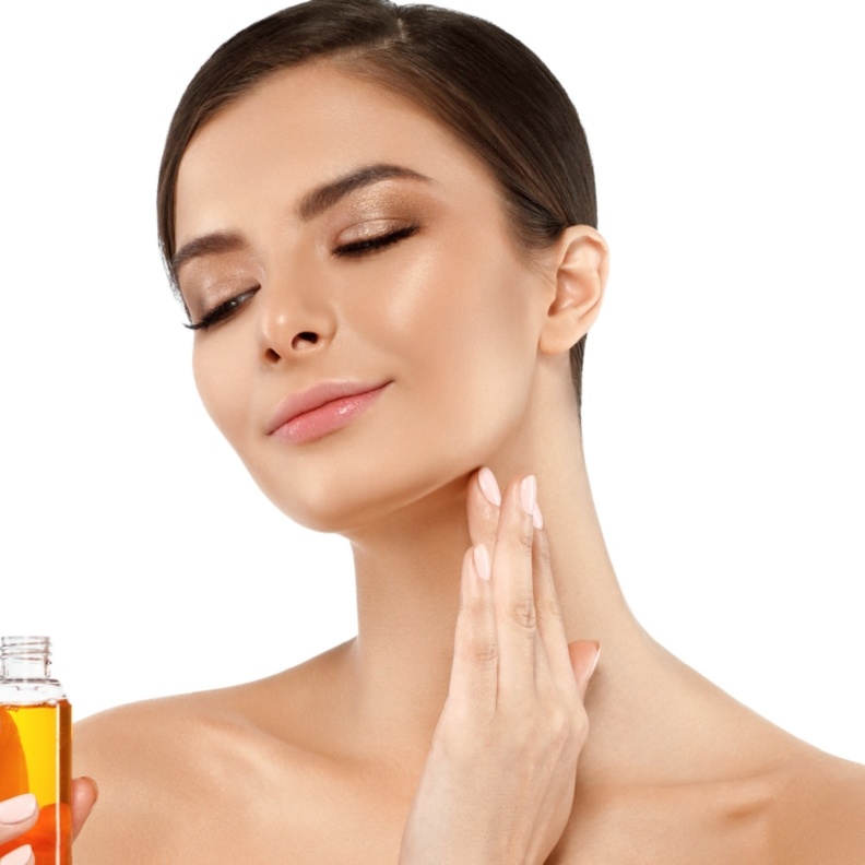 خلطات طبيعية من زيت اللوز لبشرة خالية من التجاعيد في رمضان