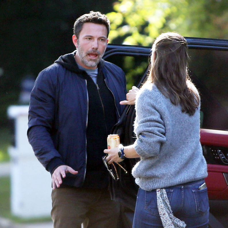 جينيفر غارنر تتهم بن أفليك بإهدار أمواله على جينيفر لوبيز