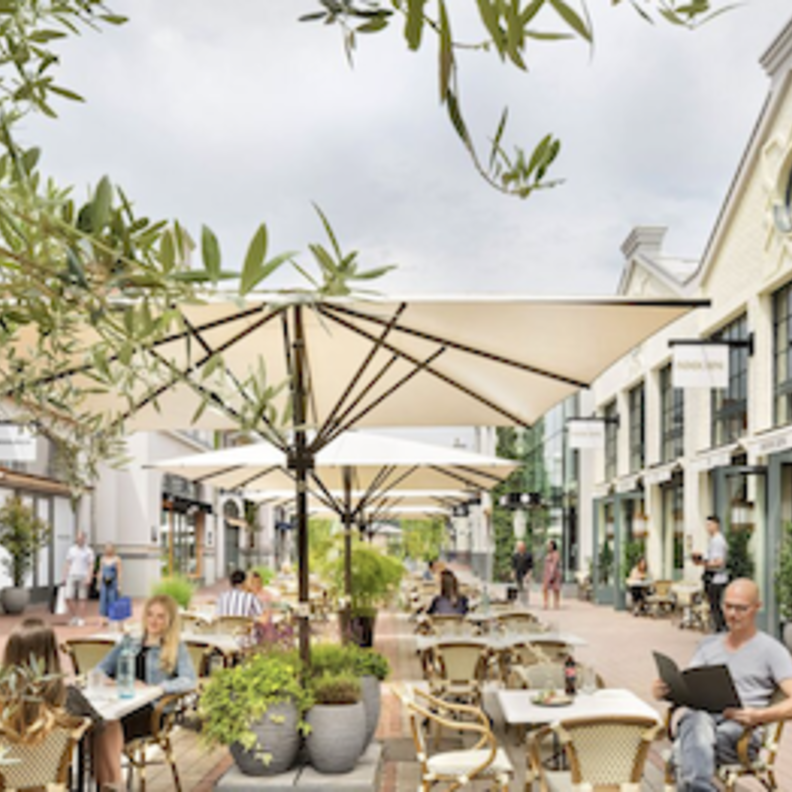 بيستر فيلج توفر لعملائها فرصة زيارة أبرز وجهات التسوق الأوروبية الفاخرة