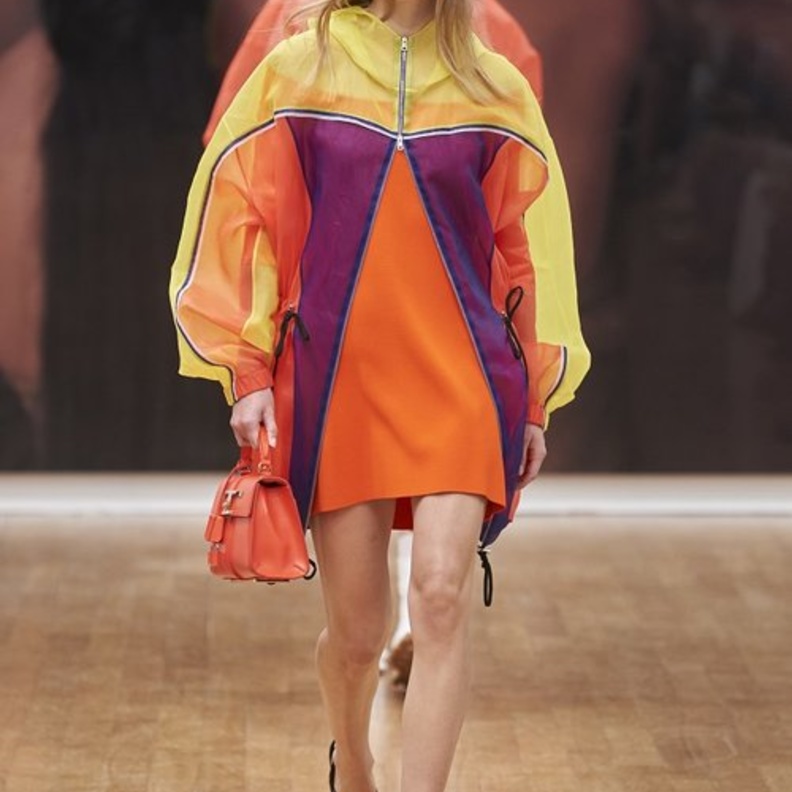 أبرز موديلات الفساتين الكاجوال الملونة صيحة صيف 2022