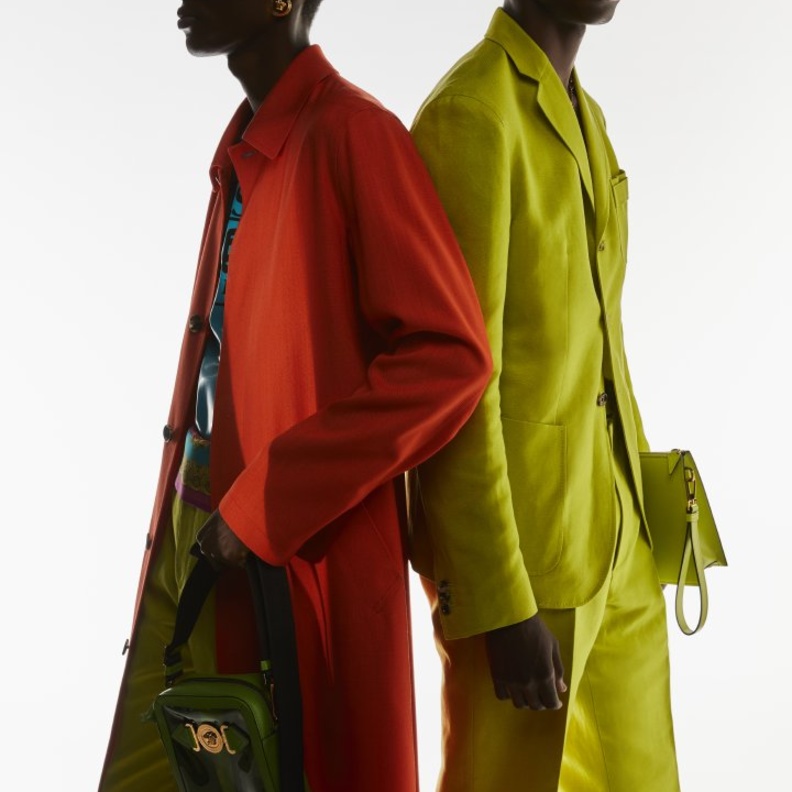 دار Versace تقدّم مجموعة أكسسوارات MEDUSA BIGGIE