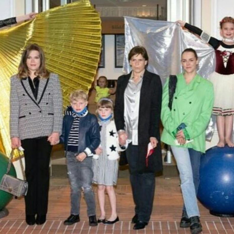 الأميرة ستيفاني تصطحب الأميرين جاك وغابرييلا إلى حفل خيري