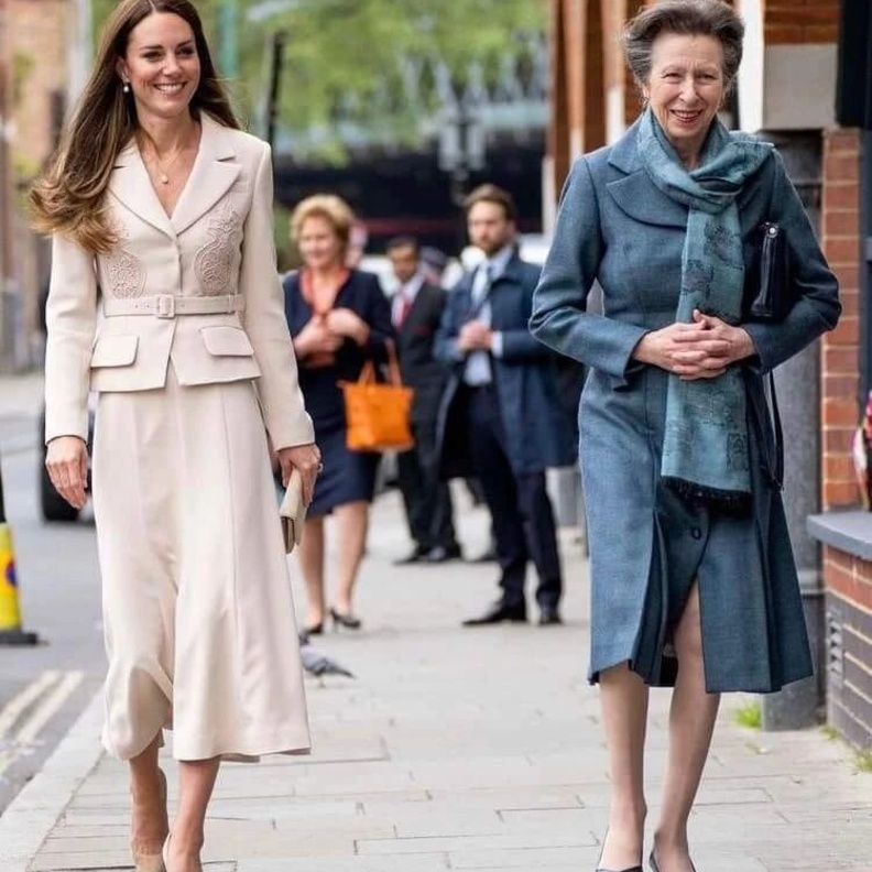 كيت ميدلتون والأميرة آن تقومان بأولى مهماتهما الرسمية المشتركة