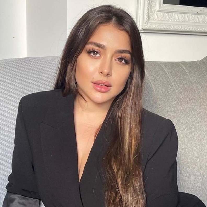 هيا مرعشلي تعتمد قصّة شعر جديدة بأنامل فيكتور كيروز