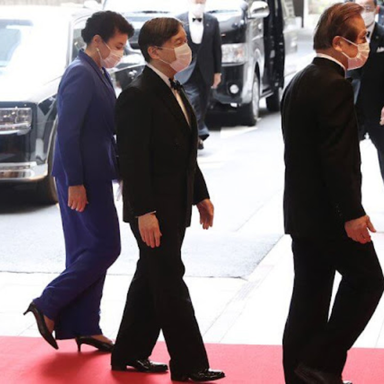 الإمبراطور ناروهيتو والإمبراطورة ماساكو يحضران حفل تسليم جائزة اليابان 2022