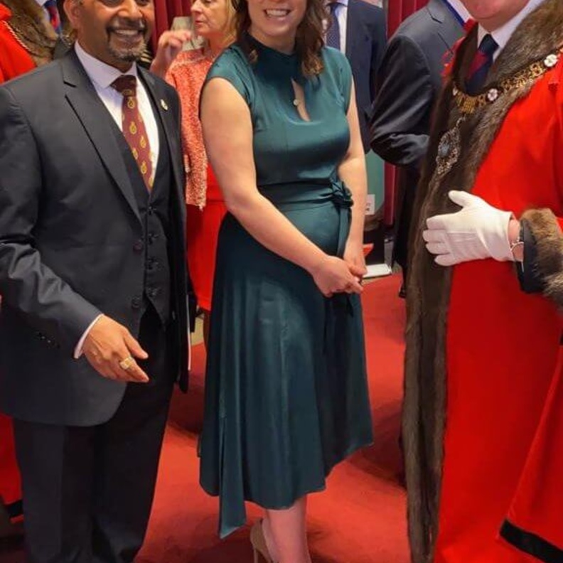 الأميرتين بياتريس ويوجين تقومان بمهمة رسمية مشتركة