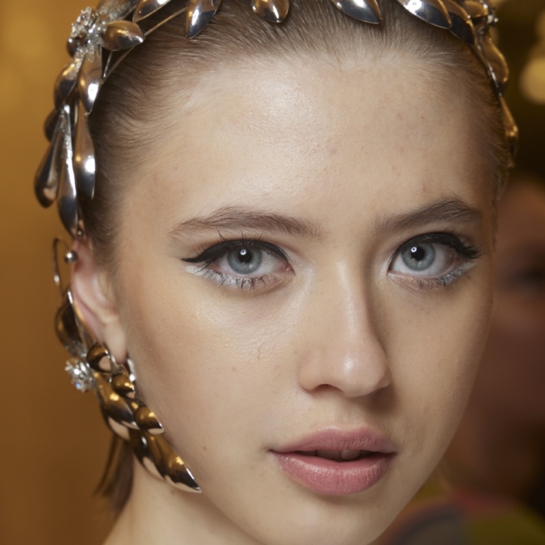 4 أكسسوارات شعر رائجة لتطبيقها في رمضان 2022 مع تسريحات الشعر المنسدلة