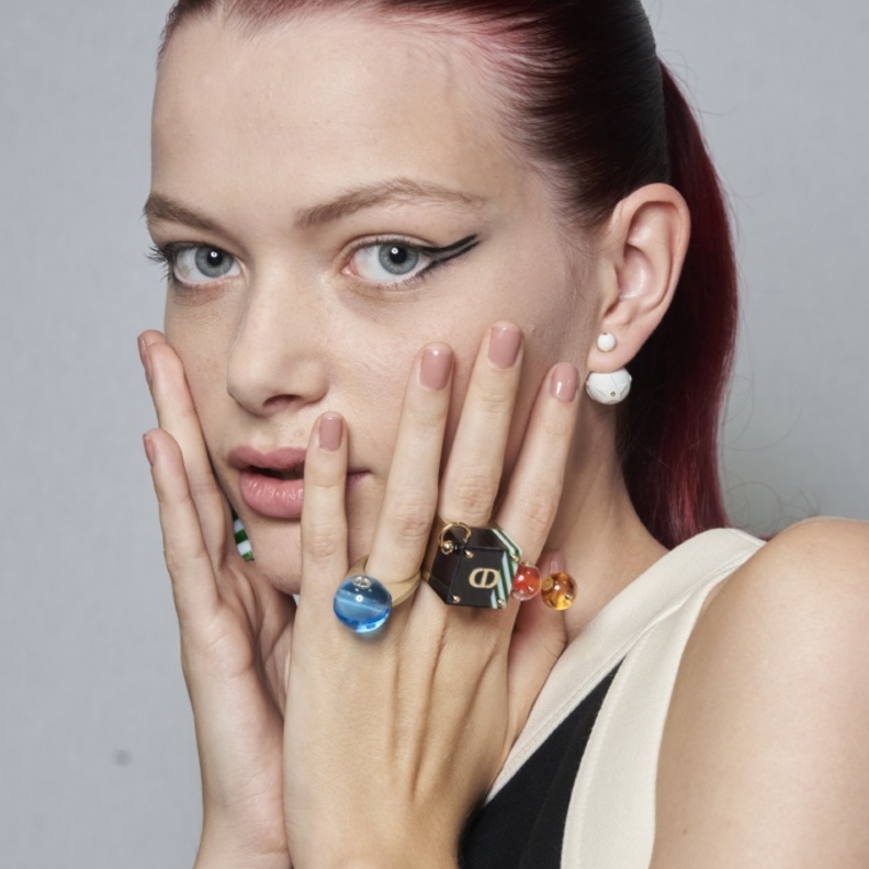 resized_1 رئيسية الوان مناكير زهرية من دار Christian Dior