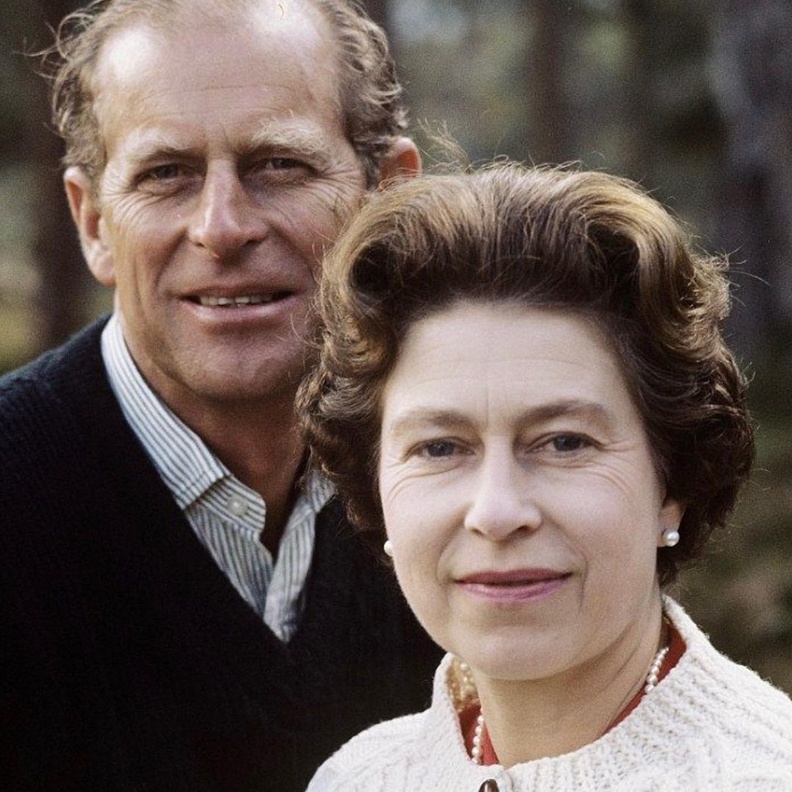 ملكة بريطانيا تتذكر زوجها الراحل برسالة مؤثرة في الذكرى الأولى لوفاته