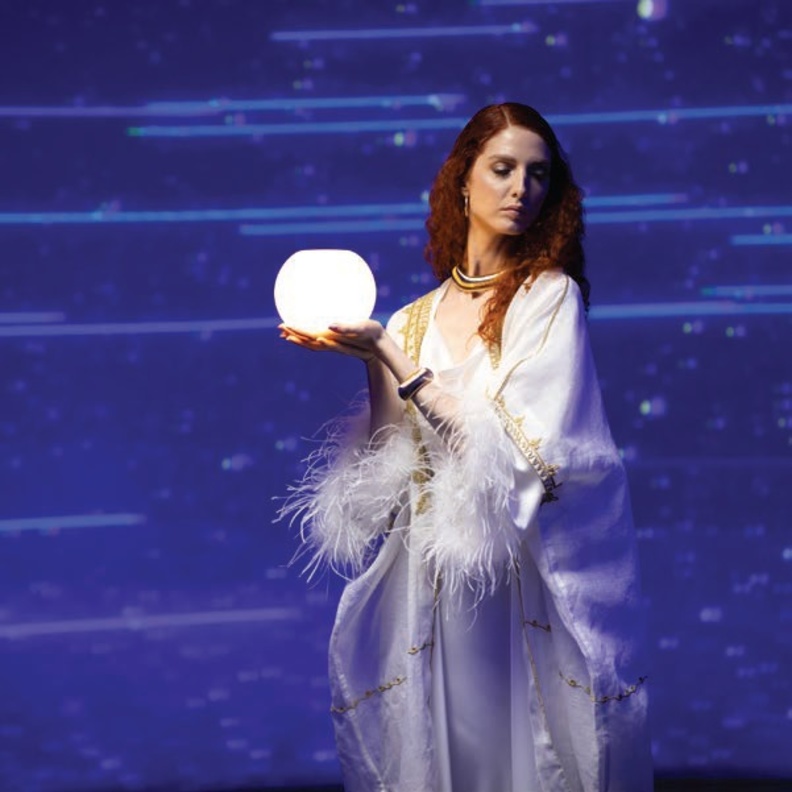 القمر الجديد في Galeries Lafayette