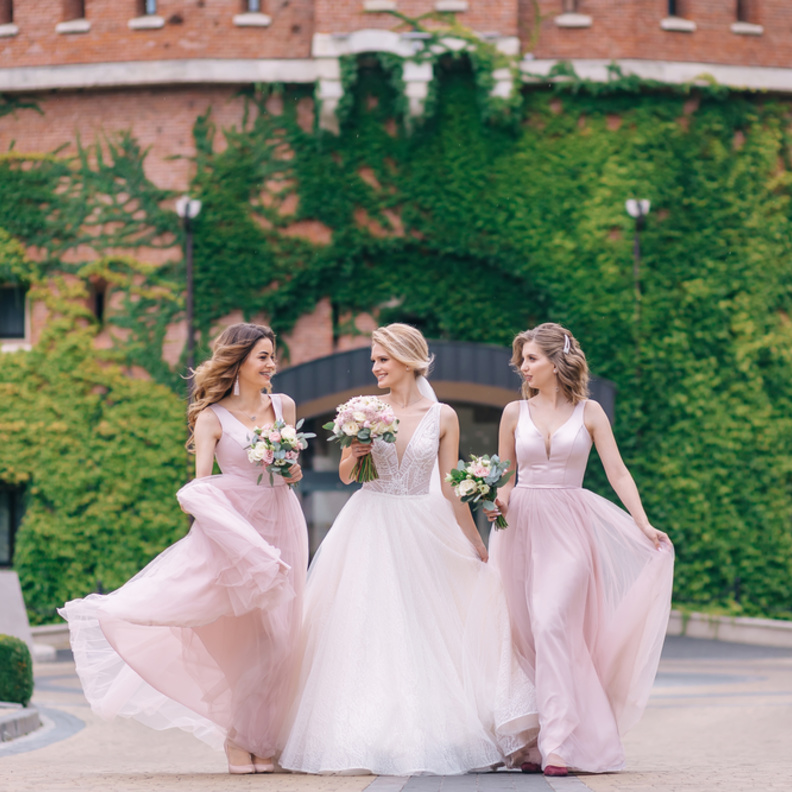 5 ألوان يجب أن تتجنبها ضيفات حفل الزفاف