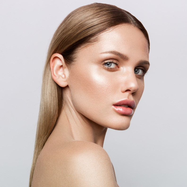 طريقة استخدام الموز لتطبيق أحمر شفاه نباتي