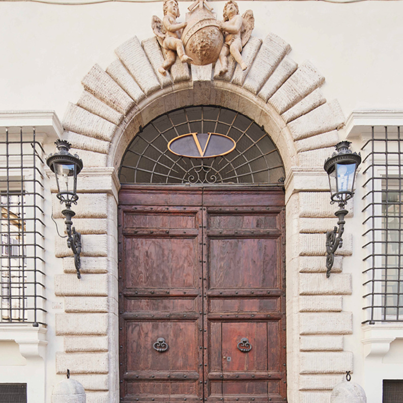 عرض "فالنتينو" Valentino للتصاميم الراقية في مدينة روما