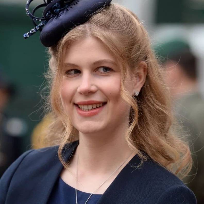 ليدي لويز وندسور تكرم جدها الراحل في الذكرى الأولى من وفاته بالمشاركة في سباق عربات الخيول