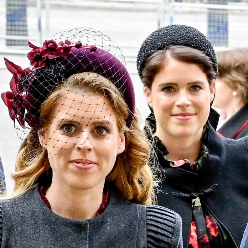 الأميرتين بياتريس ويوجين في موعد غداء بصحبة ابنة عمتهما زارا تيندال