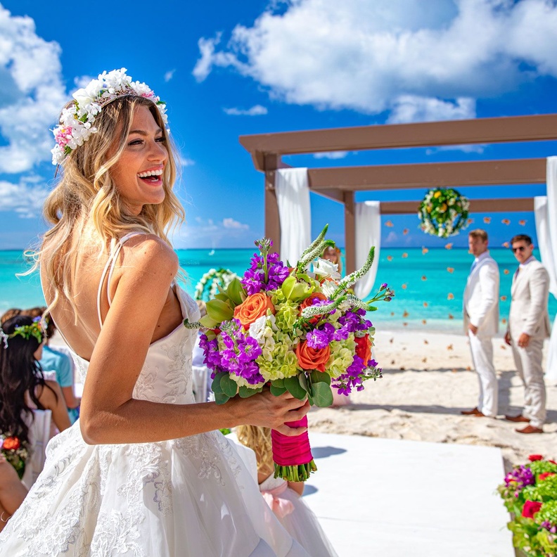 أهم أخطاء إتيكيت حفلات الزفاف التي ينصح أن يتجنبها العروسين