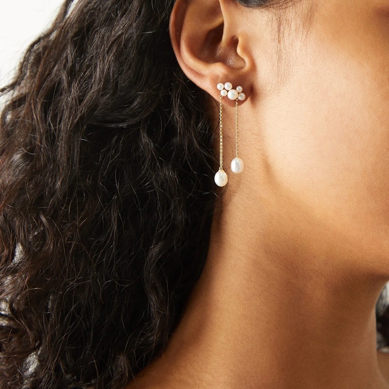 أحدث أشكال أقراط لؤلؤ ناعمة لأنوثة فاتنة كل يوم