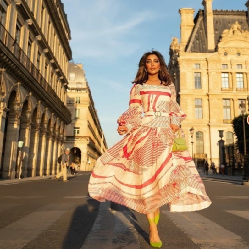 أحدث إطلالات صيفية جاذبة من وحي خبيرة التجميل السعودية "ريم السويدي"