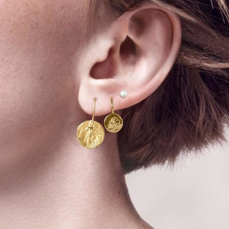 أقراط Energy and Time Lion and Eagle Hook من مجوهرات Phoebe Coleman