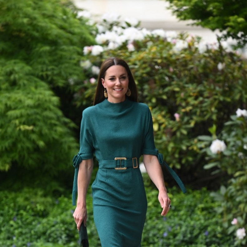 إطلالة كيت ميدلتون بالفستان الأخضر الميدي من علامة Edeline Lee