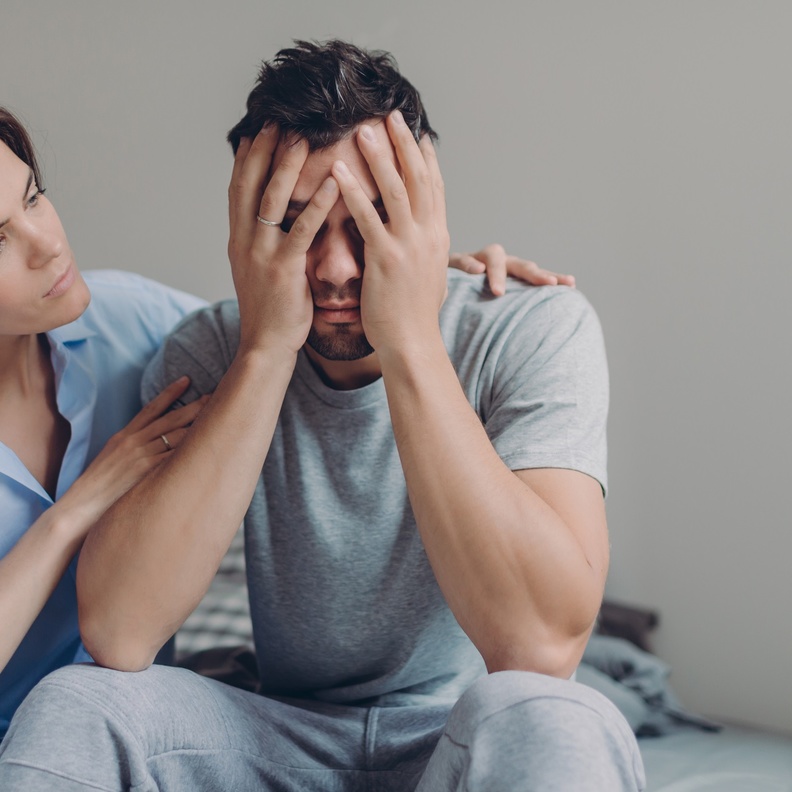 إكتئاب الزوج .. ما هي علاماته وكيف تتعامل الزوجة معه
