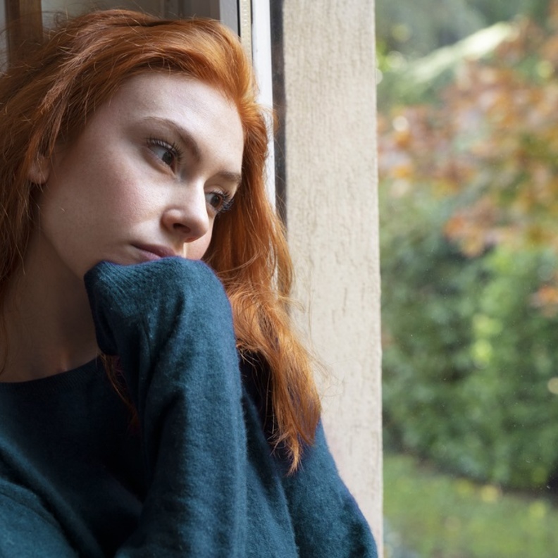 ازمات نفسية مختلفة تعطف بالمرأة خلال حياتها