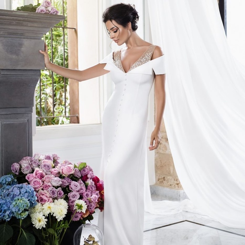 اطلالات العروس بفستان سهرة  منسدل انستقرام@nadine.nassib.njeim