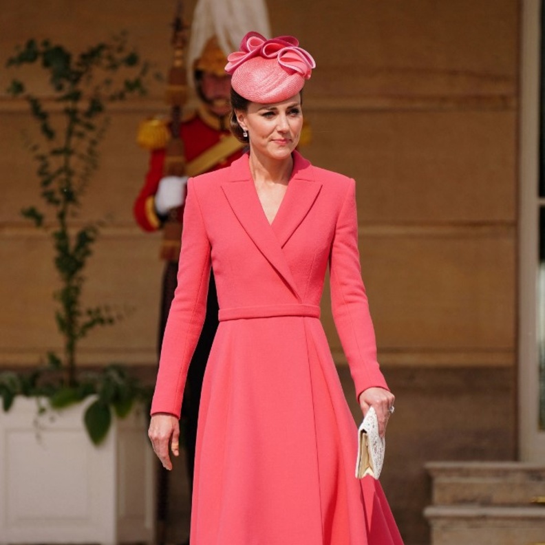 اطلالة كيت ميدلتون بالفستان المعطف من تصميم Emilia Wickstead