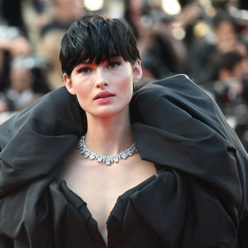 المكياج المشرق والتسريحات الشعر الحيوية سر اطلالات النجمات في اليوم الثالث من مهرجان كان 2022